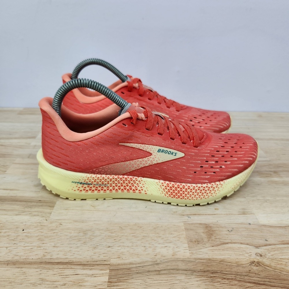 Brooks Hyperion Tempo Running Shoes Womens Size 7.5 (B) Coral